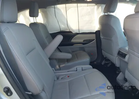 2015 Toyota Highlander Limited V6 z USA, uszkodzony, nr VIN 5TDYKRFH4FS051778